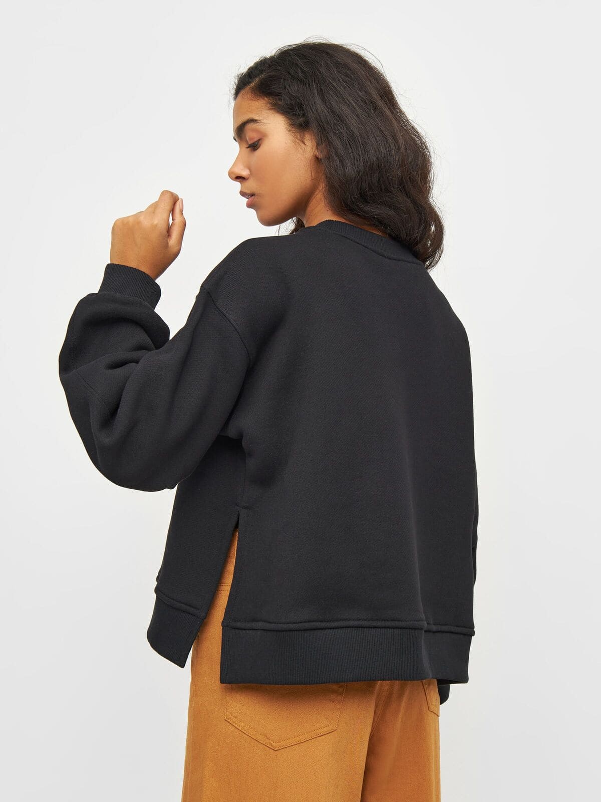 Sweater A-SHAPE - black