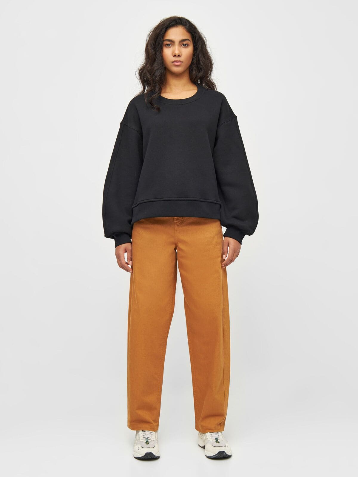 Sweater A-SHAPE - black