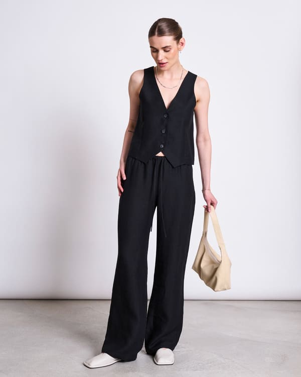 VEST HVIDE black